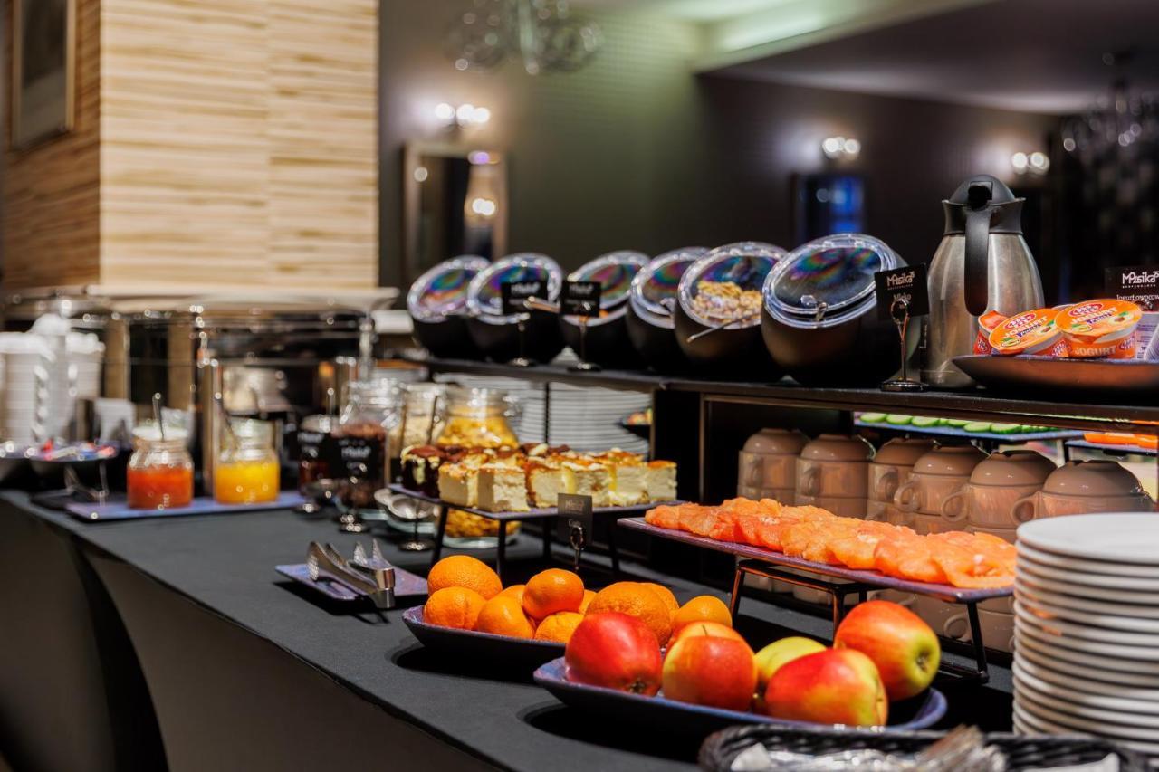 Hotel Tarnovia Tarnów Eksteriør billede