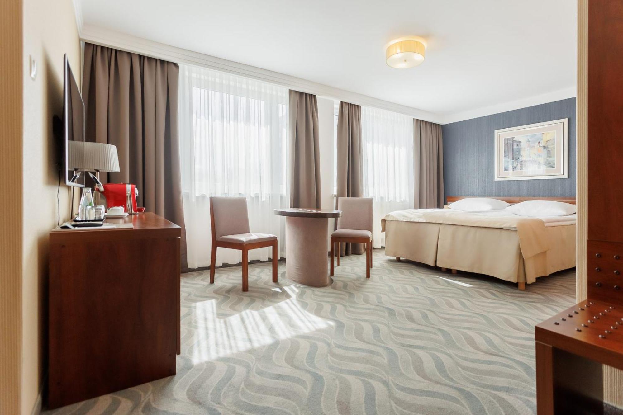 Hotel Tarnovia Tarnów Eksteriør billede