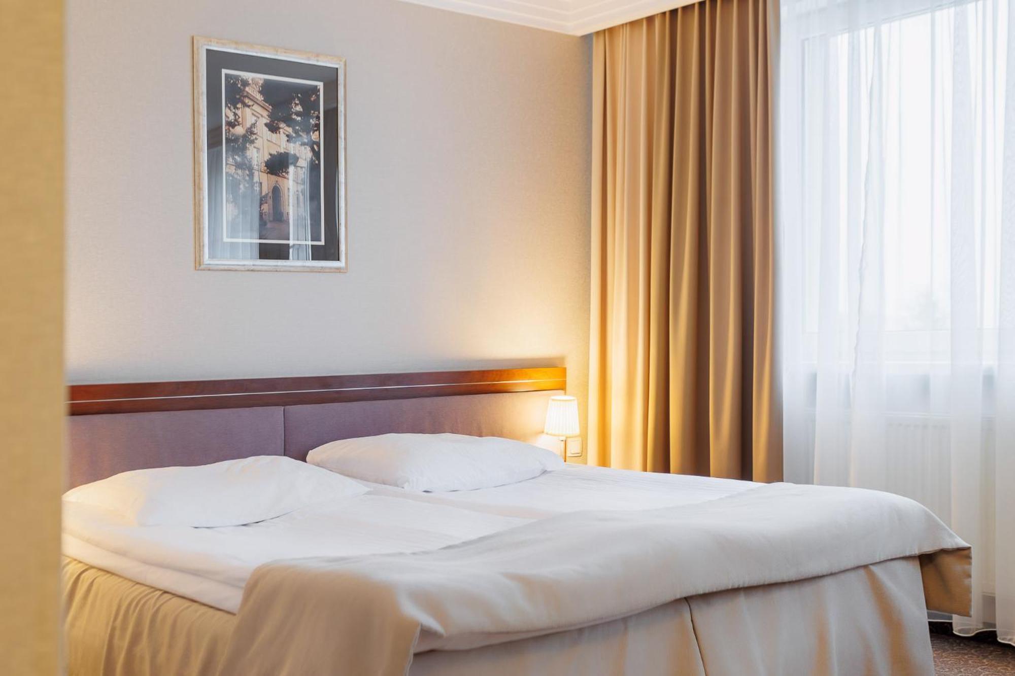 Hotel Tarnovia Tarnów Eksteriør billede