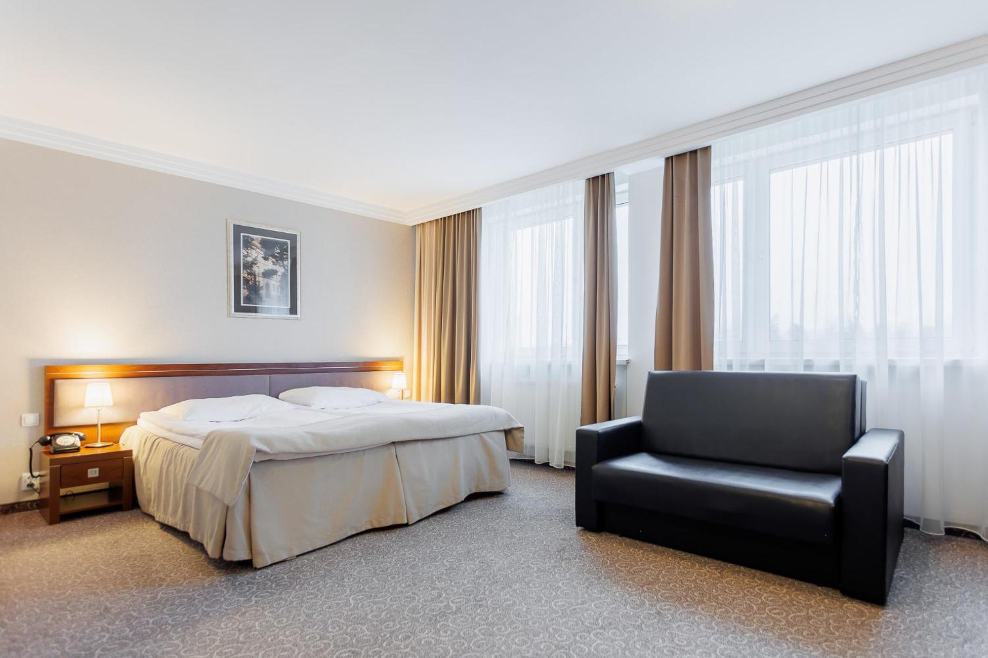 Hotel Tarnovia Tarnów Eksteriør billede