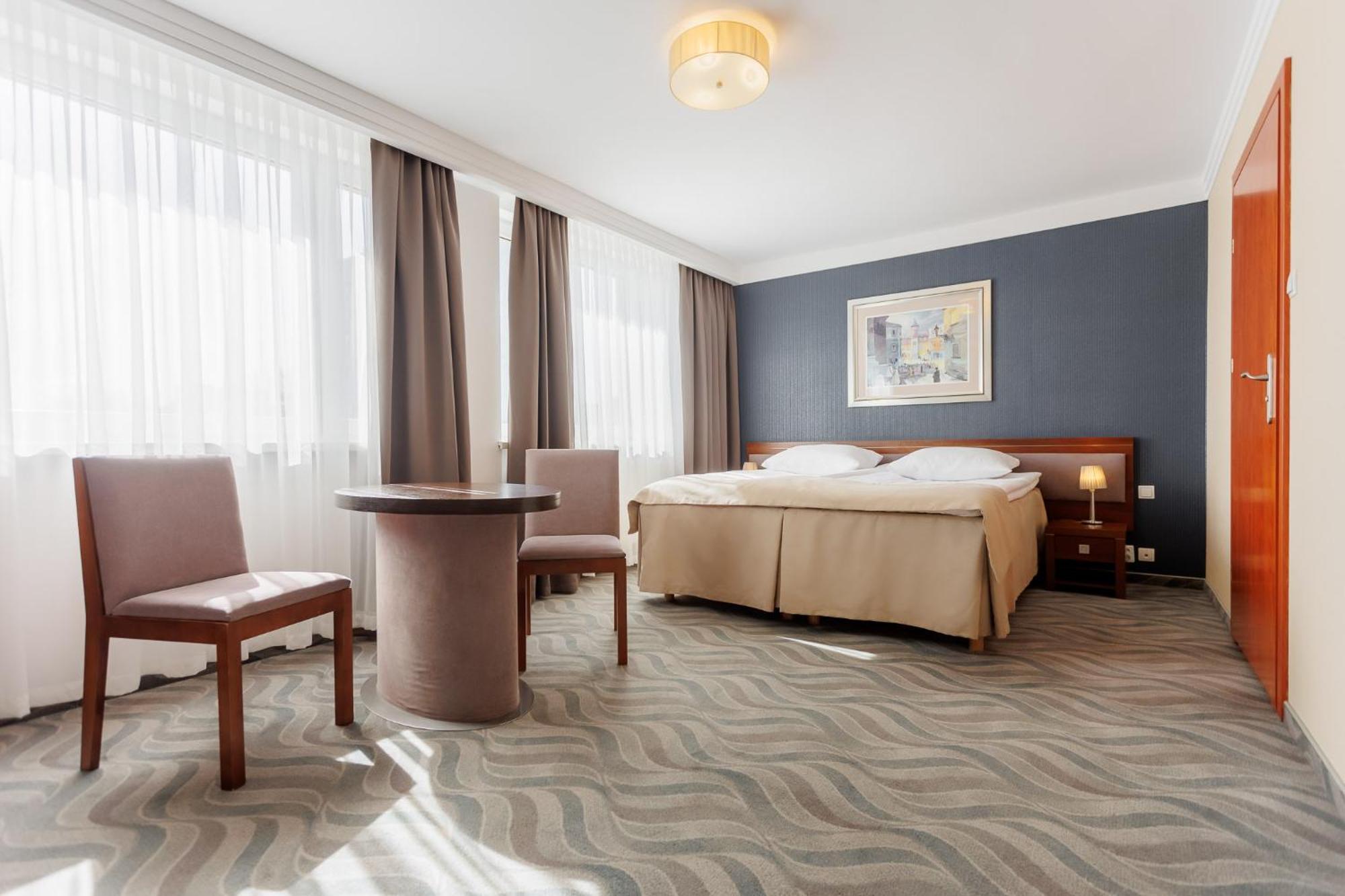 Hotel Tarnovia Tarnów Eksteriør billede