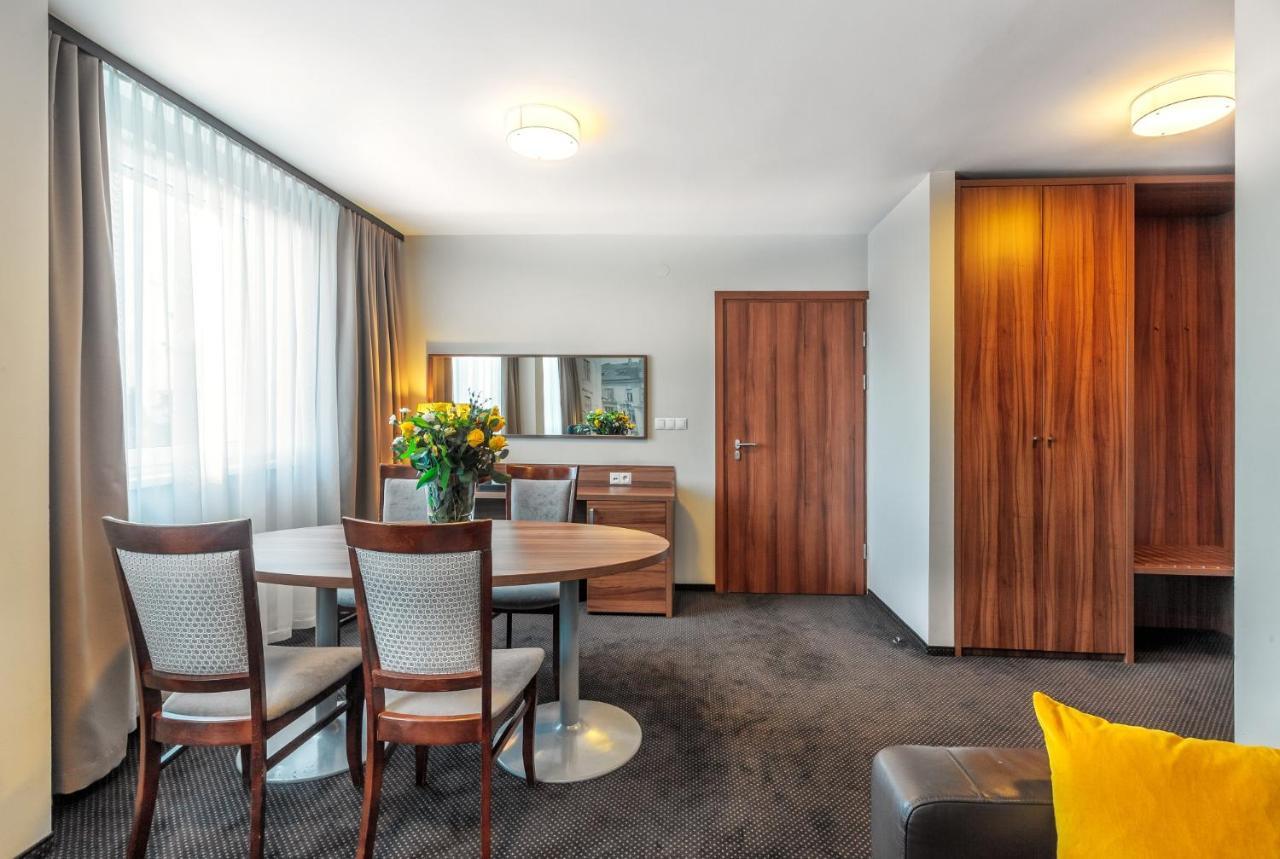 Hotel Tarnovia Tarnów Eksteriør billede