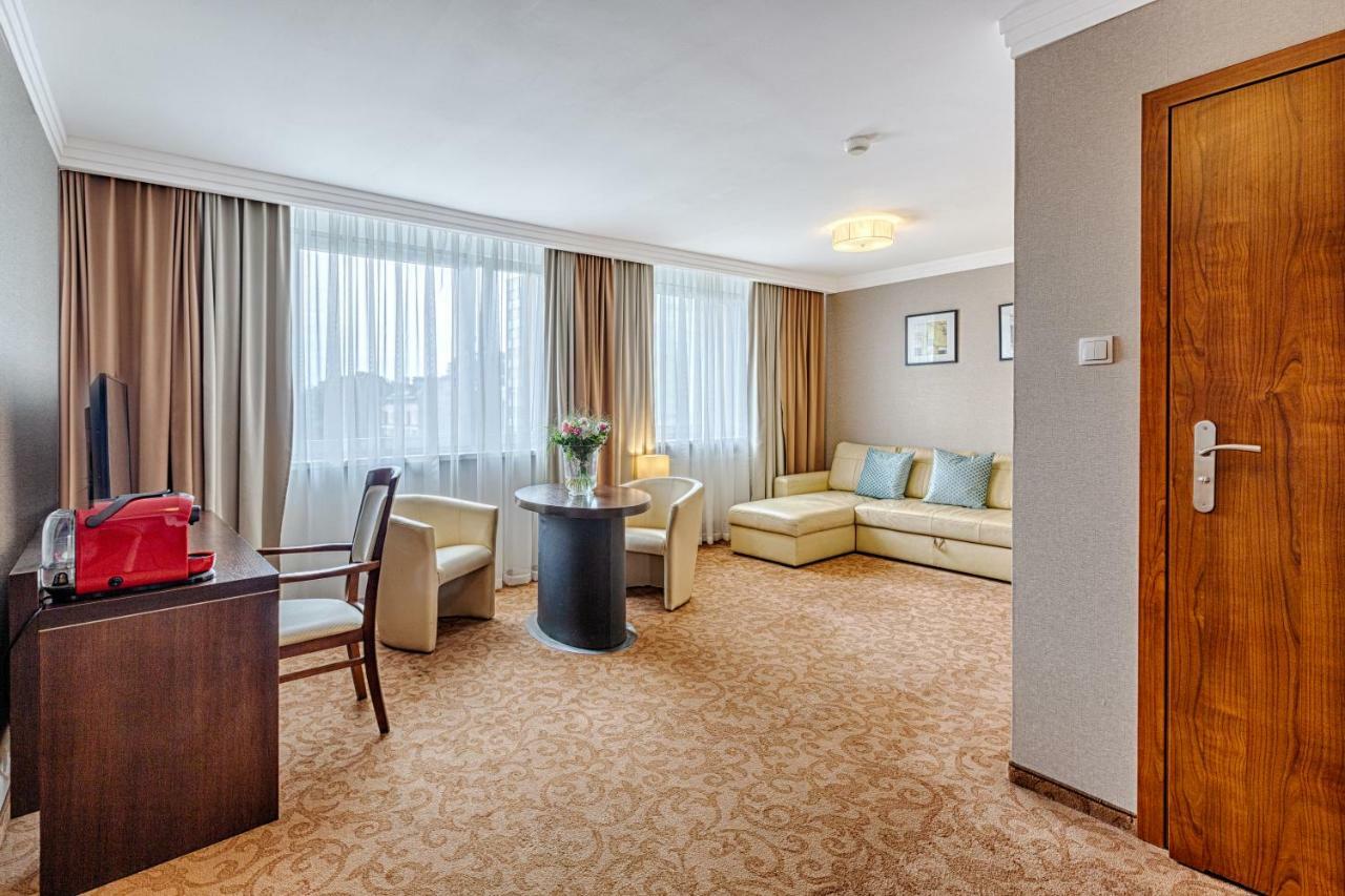 Hotel Tarnovia Tarnów Eksteriør billede